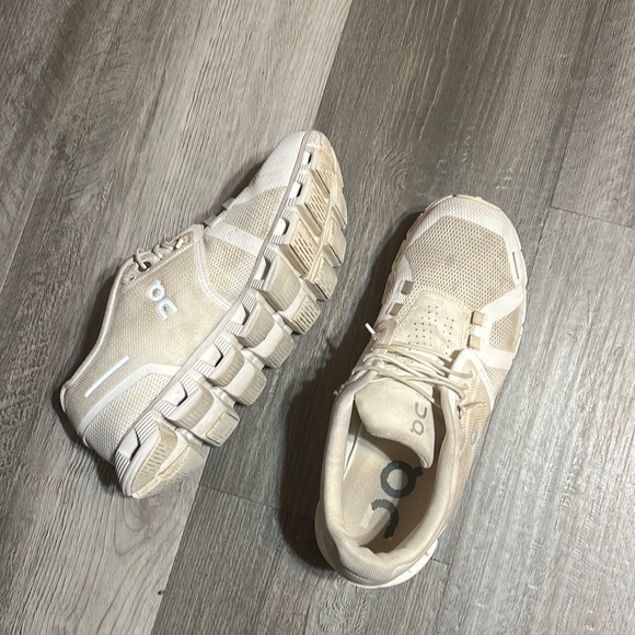 On Running Shoes - White on cloud “cloud 5”